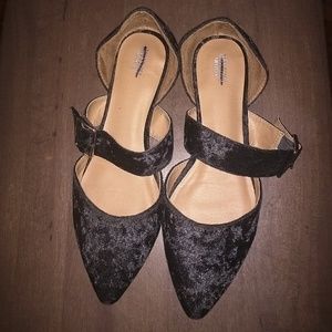 MOSSIMO SUPPLY CO Pointed flats with buckle